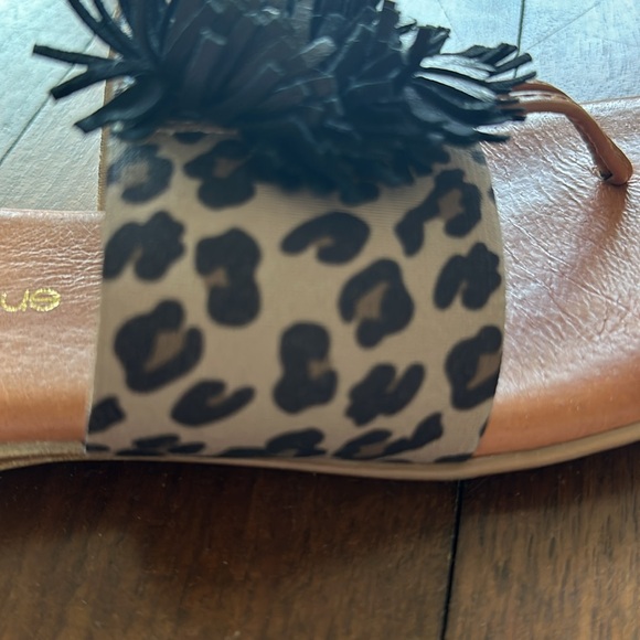 Andre Assous flip flop sandals - Picture 5 of 5